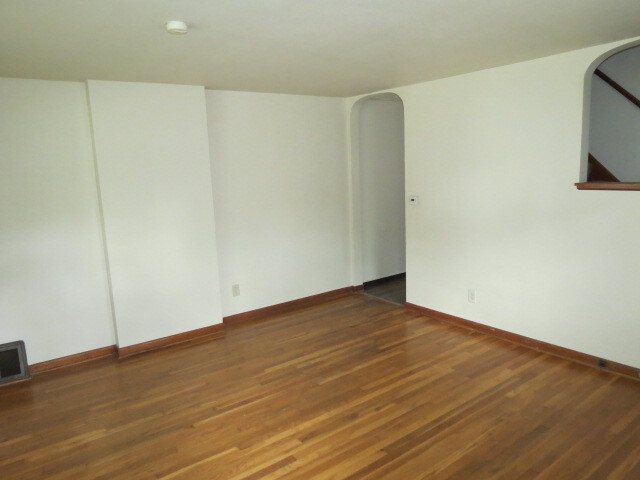 186 College St – photo 3