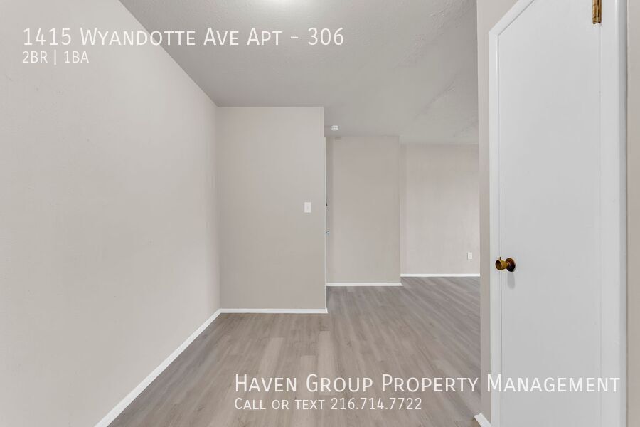 1415 Wyandotte Ave – photo 4