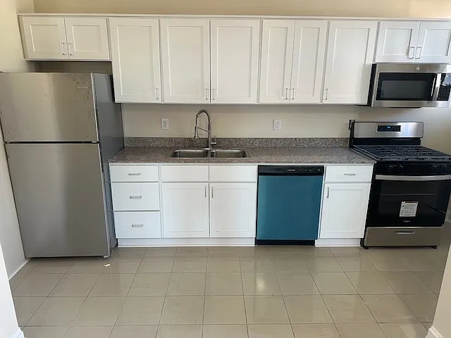 West Grace Apts – photo 3