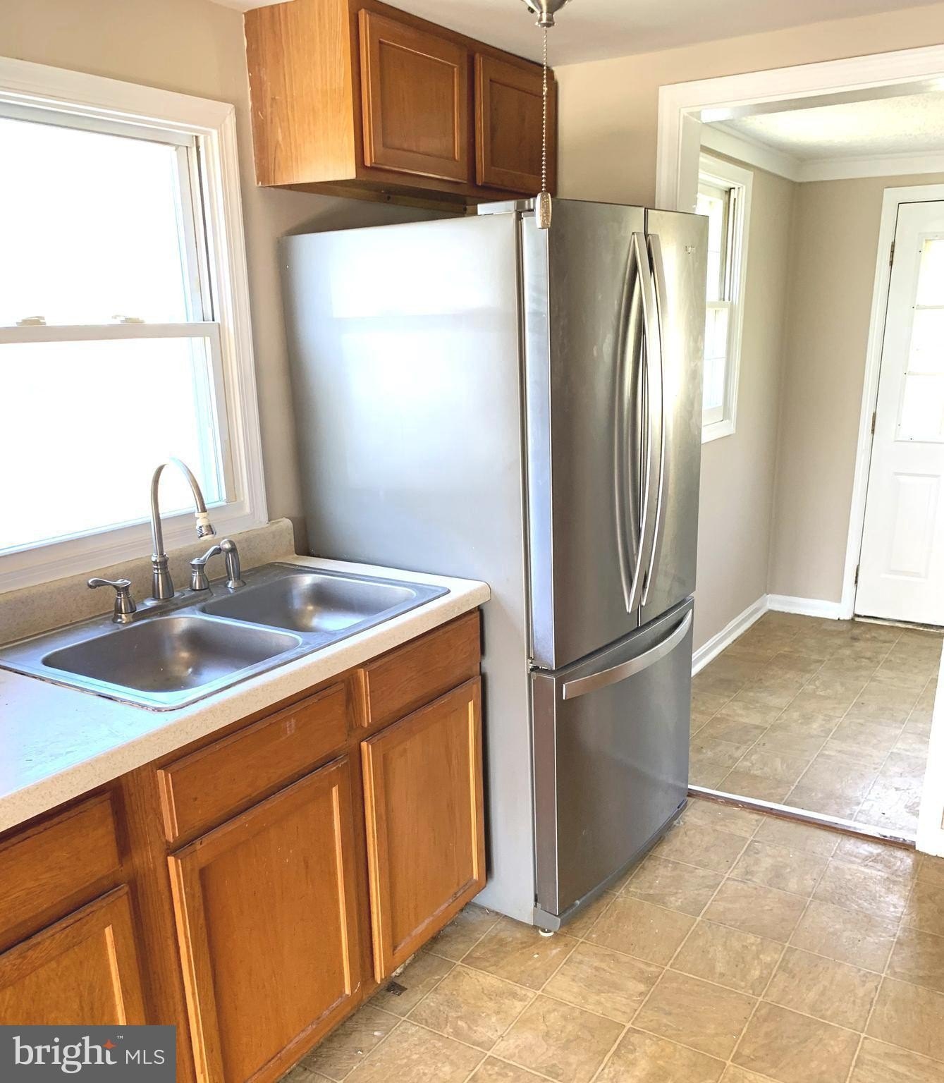 90 Charles Way – photo 4