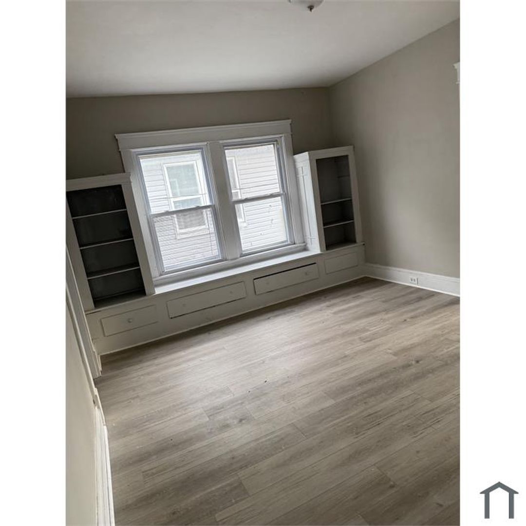 11903 Fairport Ave unit Downstairs – photo 5