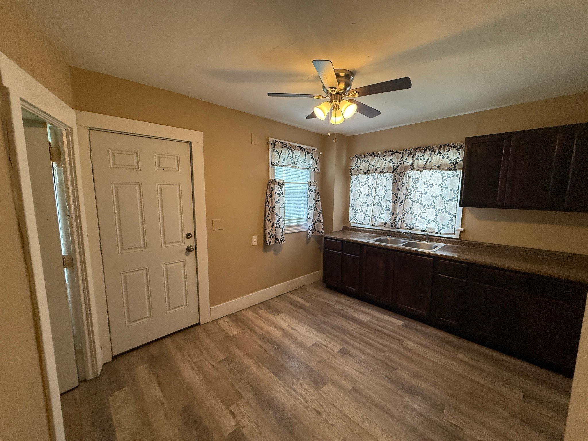 522 W 23rd St unit Down – photo 4