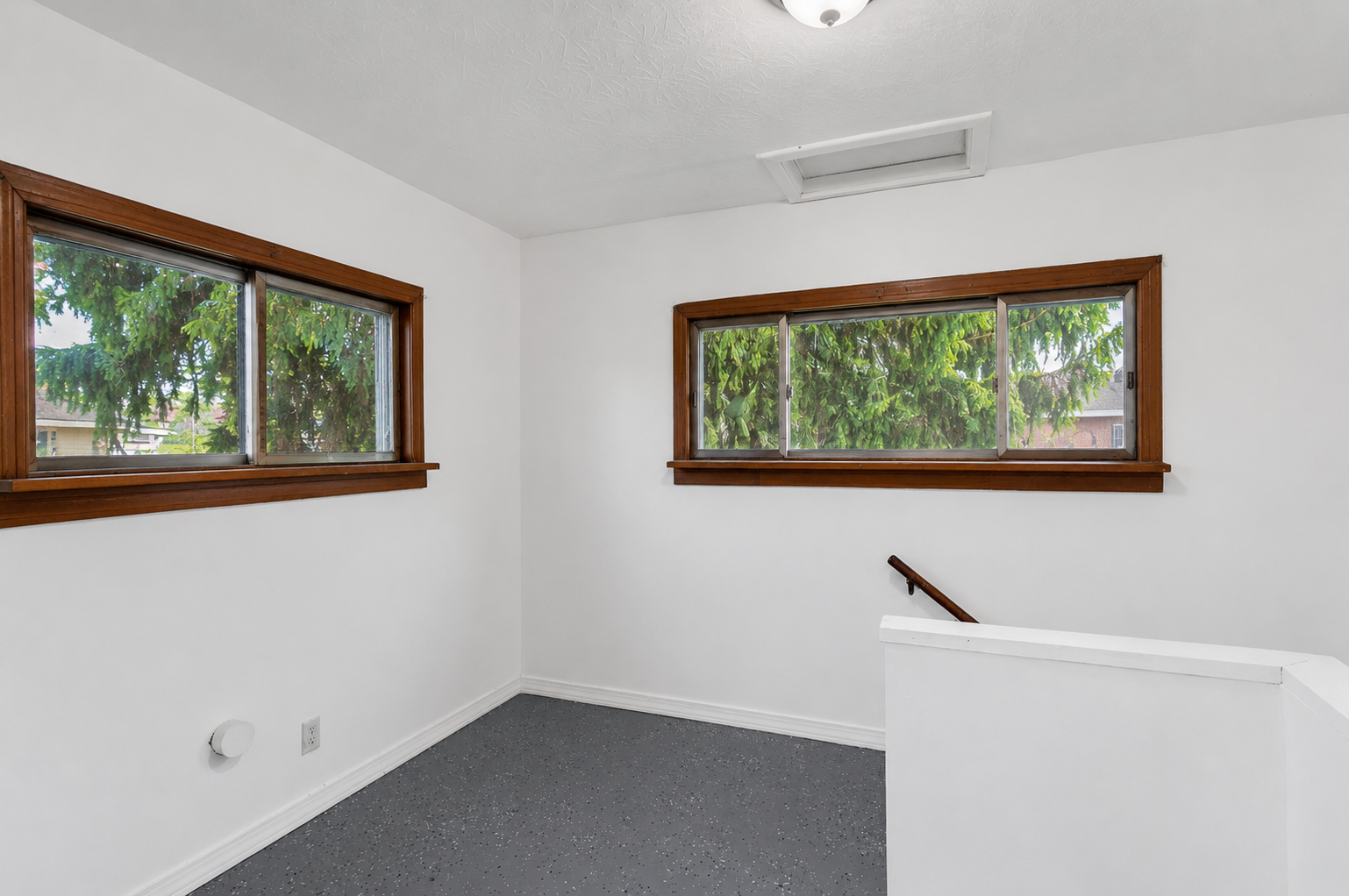 2232 Youngstown Rd SE – photo 3