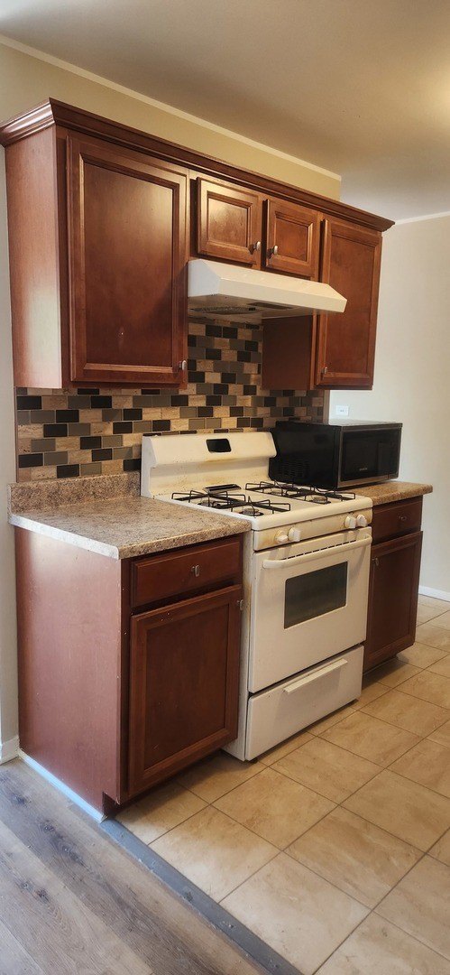 2006 Hastings Dr #2006 – photo 2