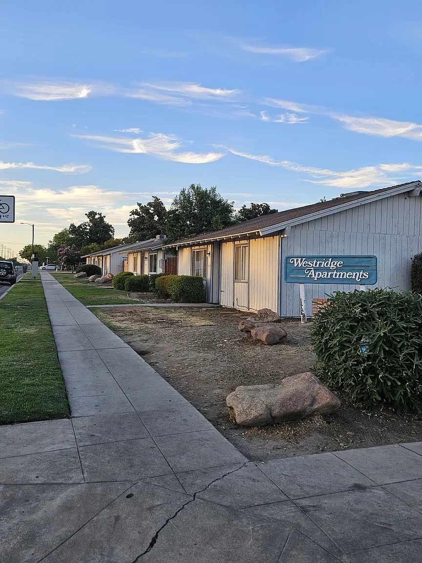 Westbridge Apartments II – photo 3