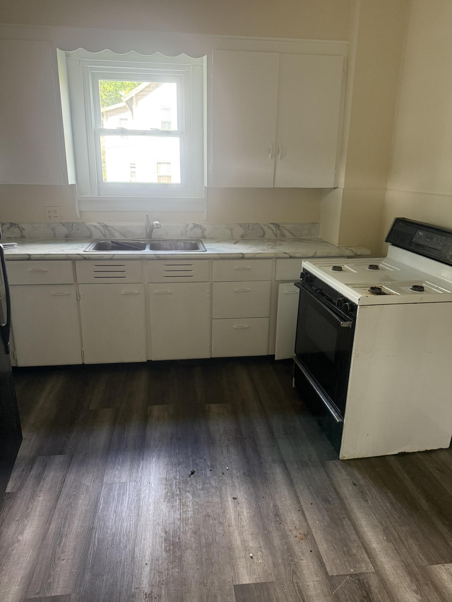 33 W Judson Ave – photo 4