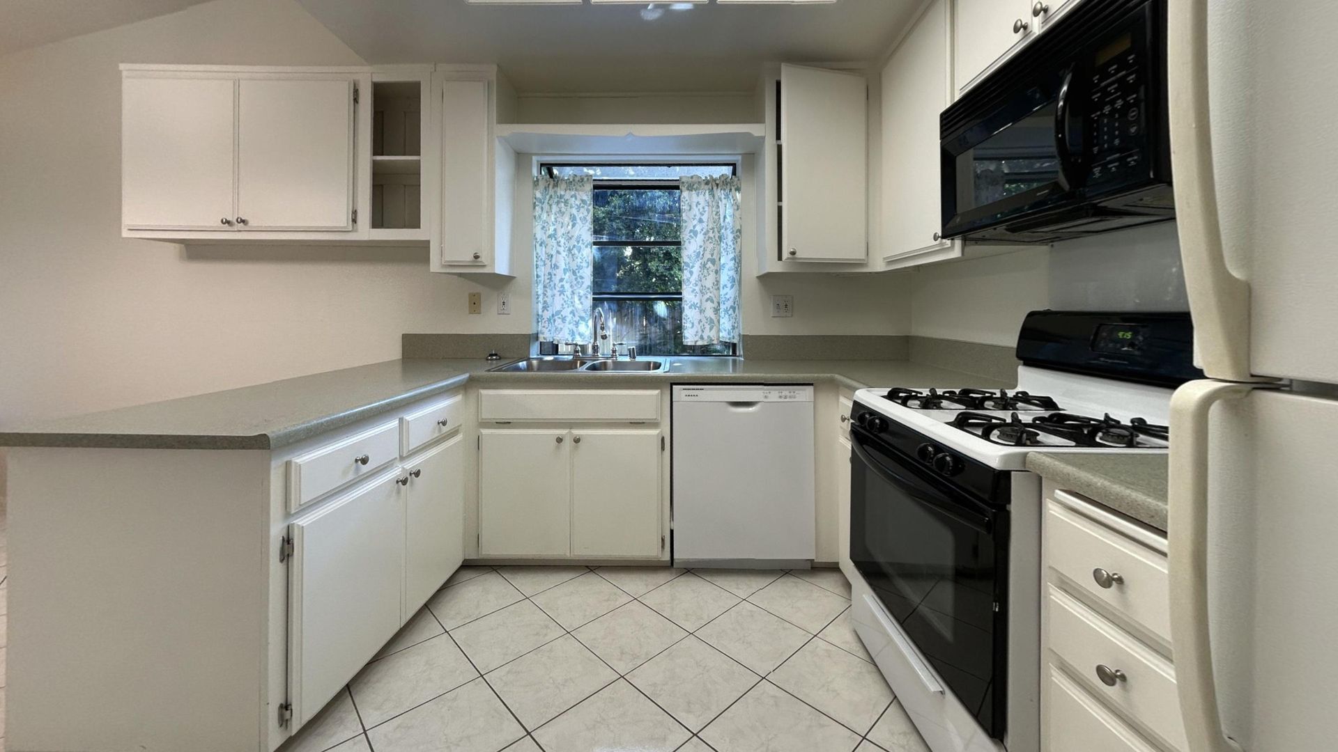 6064 Laura Ln – photo 5