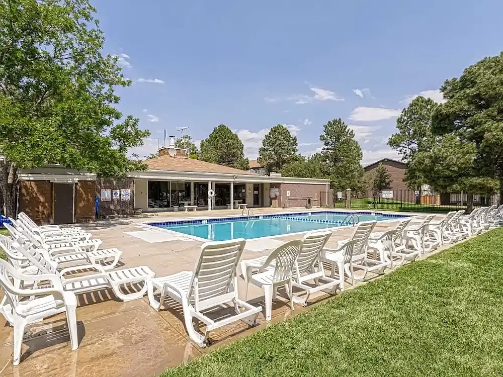 Pine Creek Apartments – photo 1