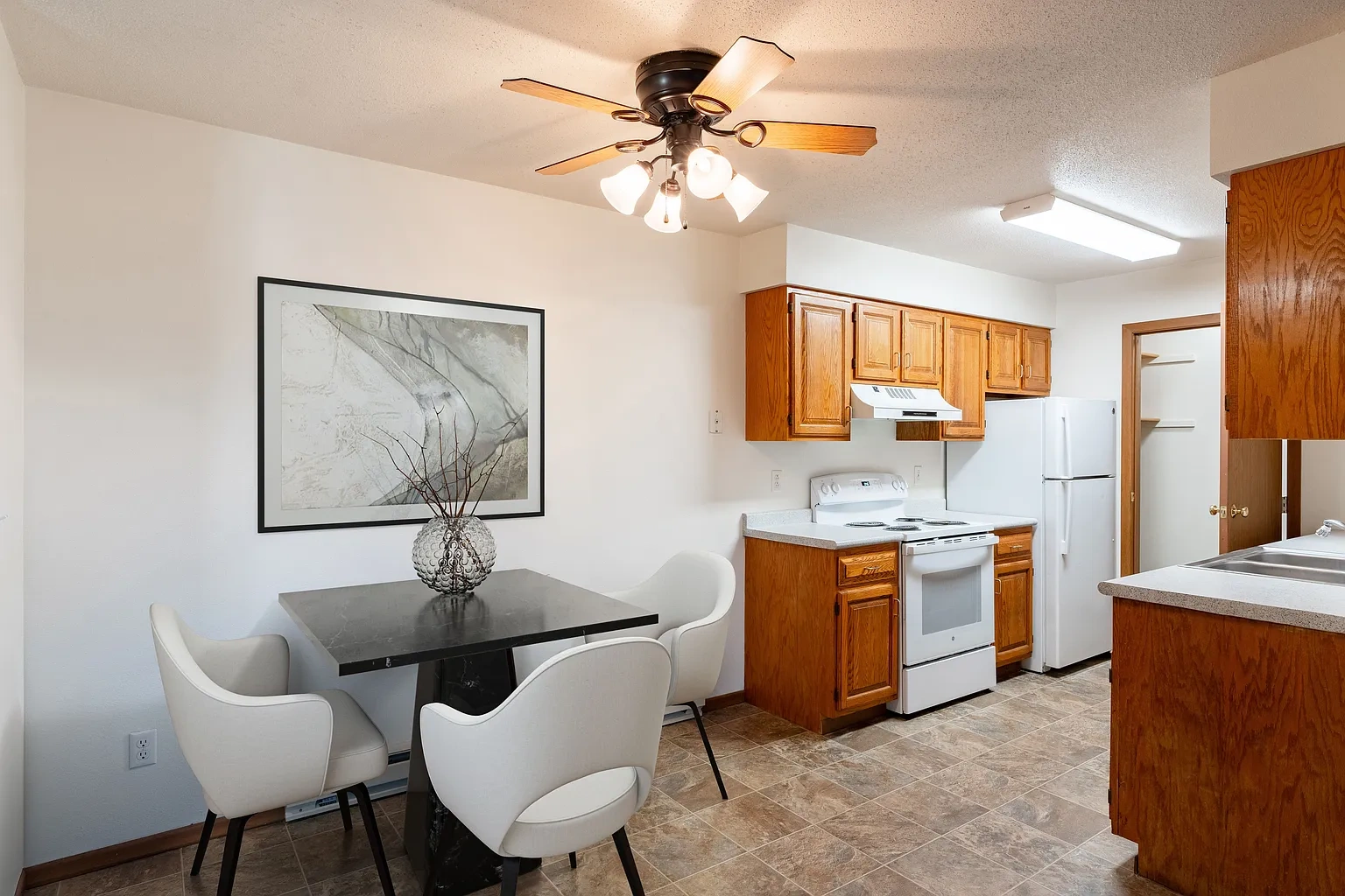 Brownstone – photo 2