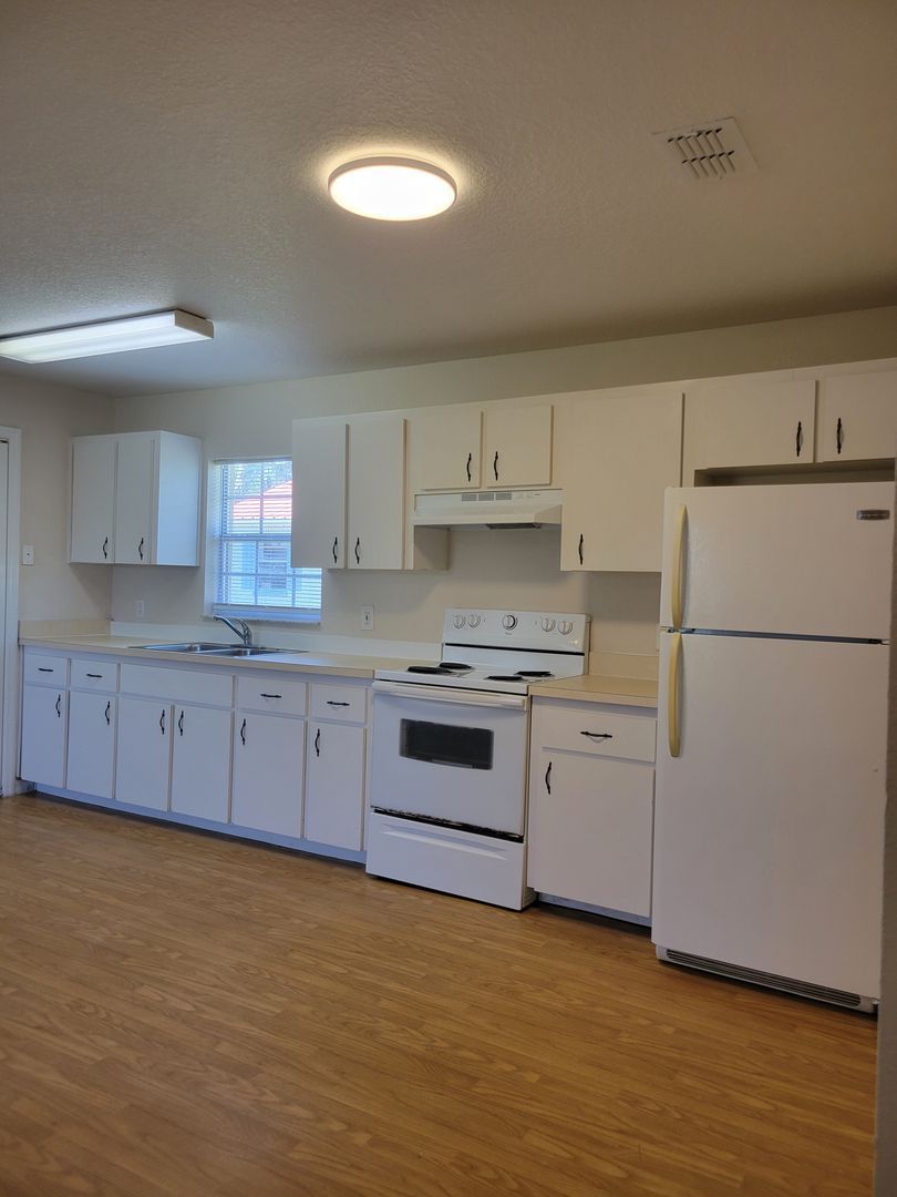 775 E Findley Ave – photo 3