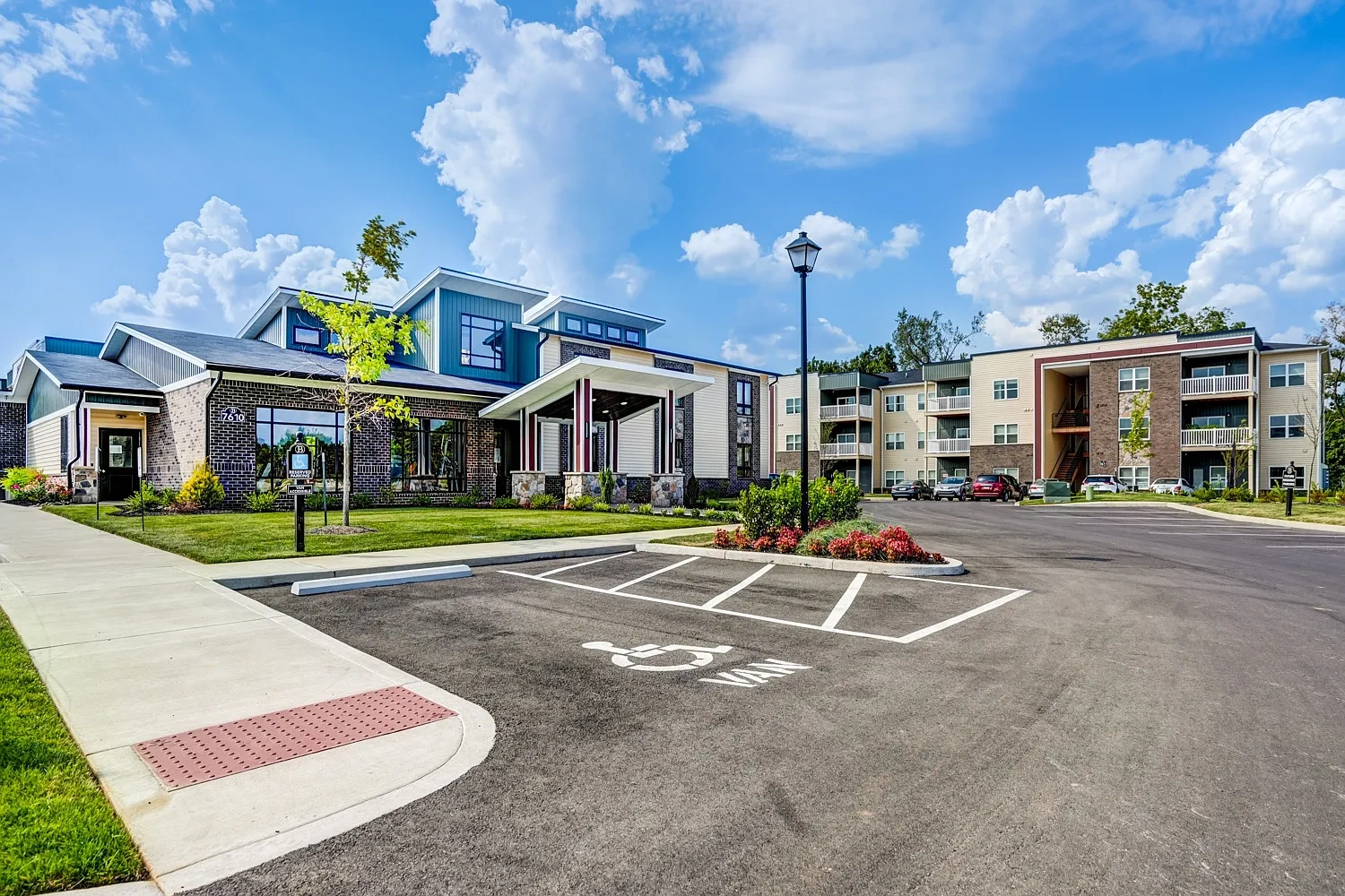5604 Apartments – photo 2
