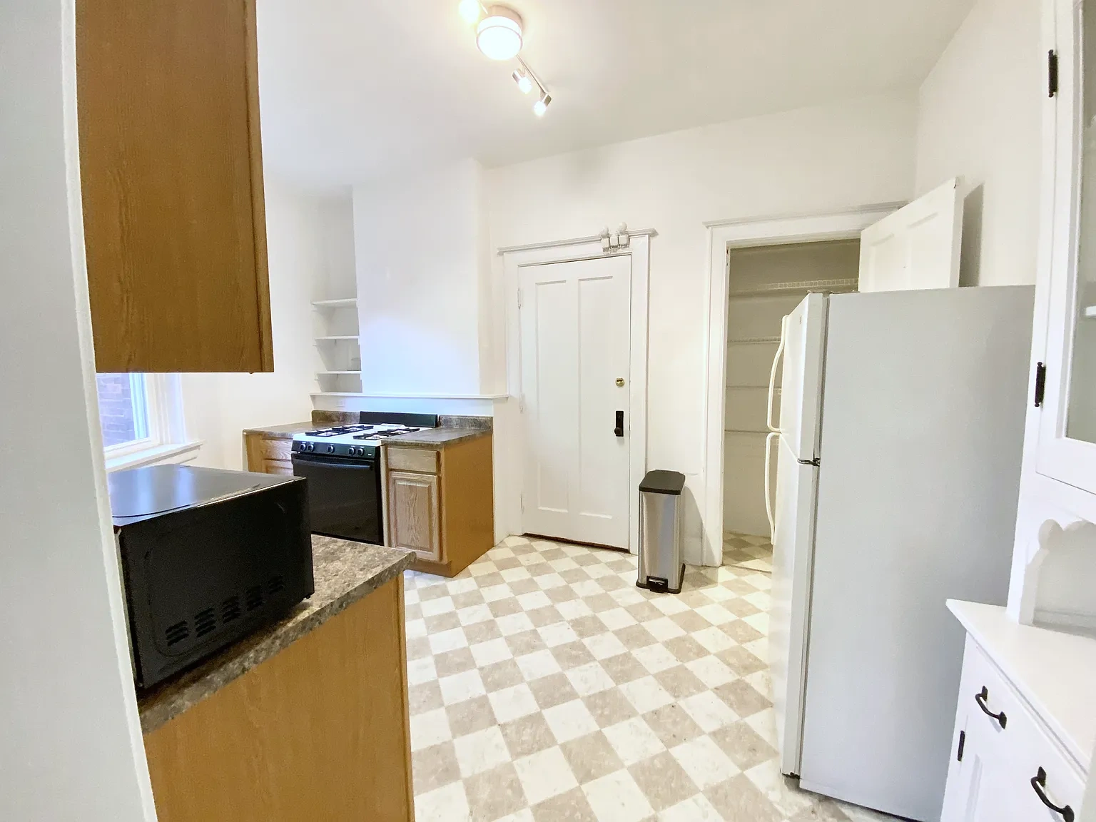 2570 Madison Rd – photo 2