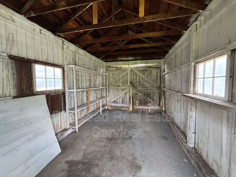 123 N Miami St – photo 5