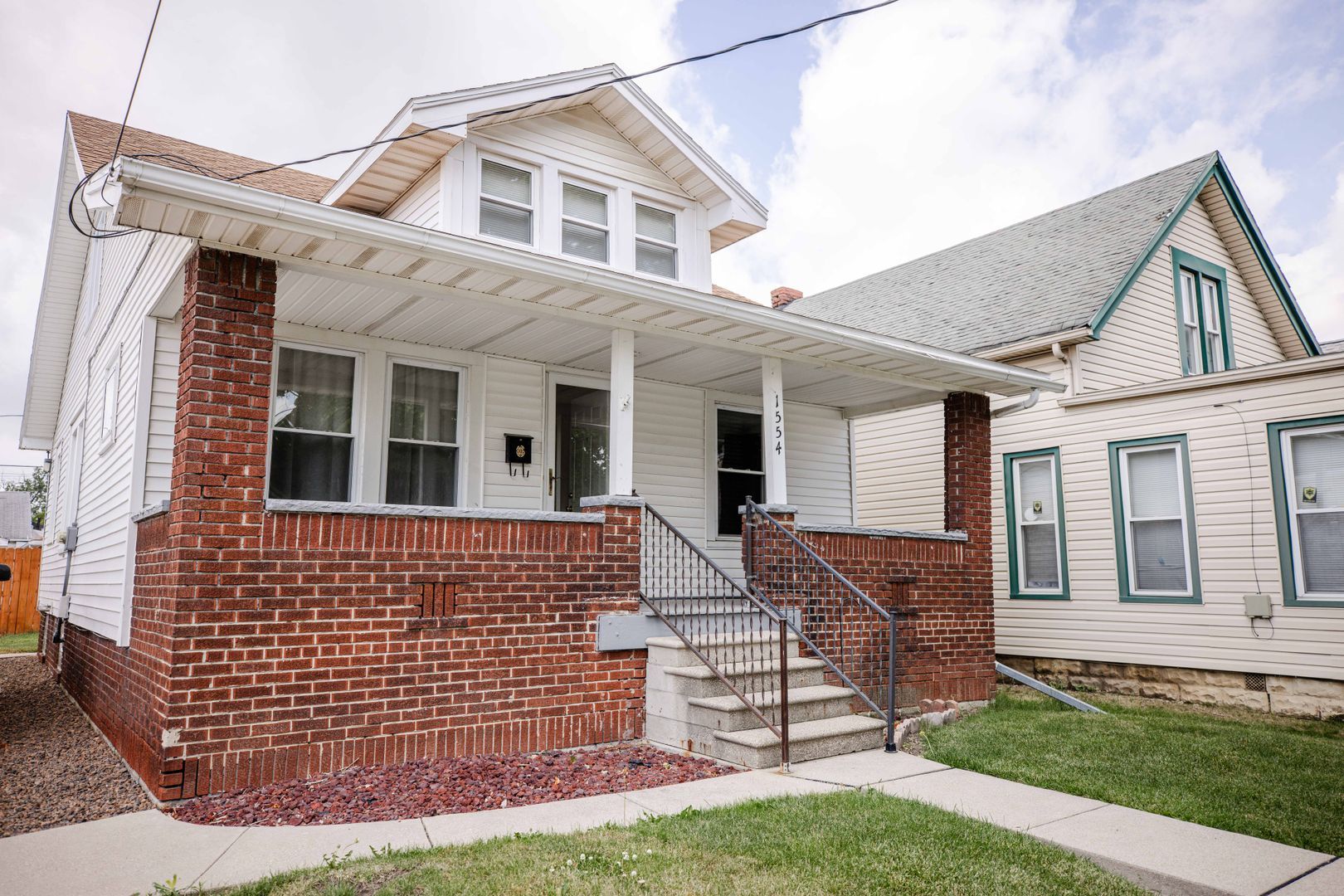 1554 Oak St – photo 4