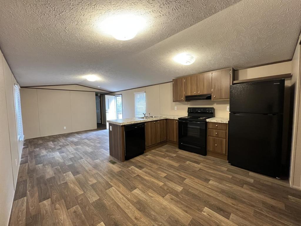 1751 Lincoln Rd NE – photo 2