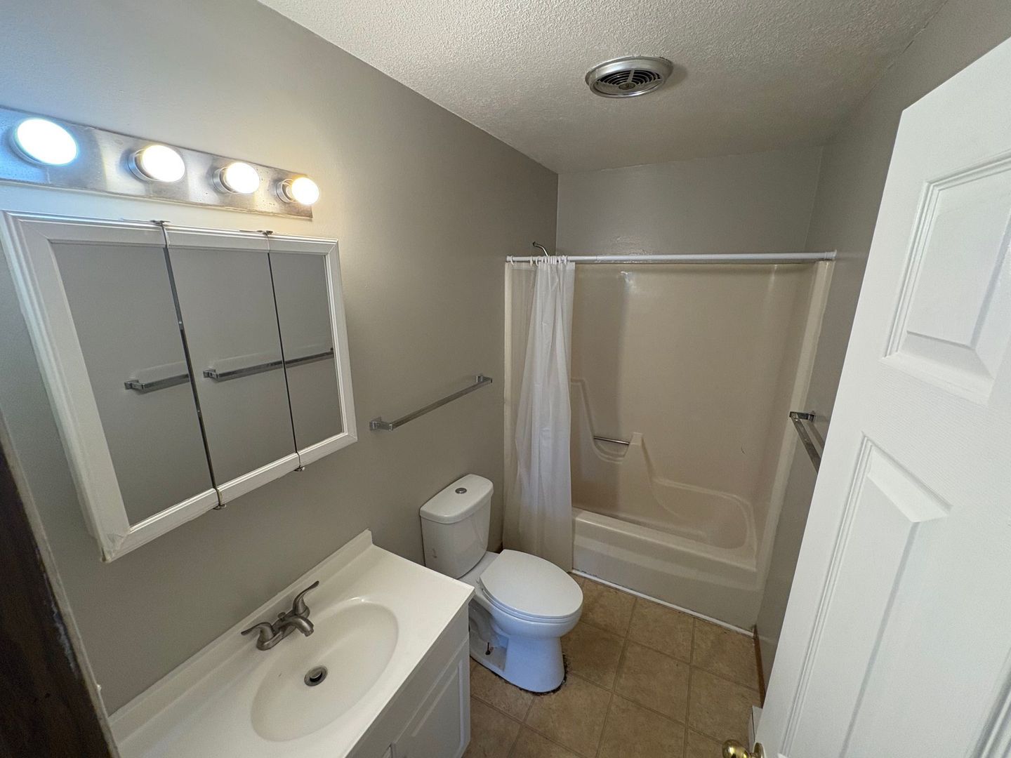 880 Wright Ave unit #4 – photo 4