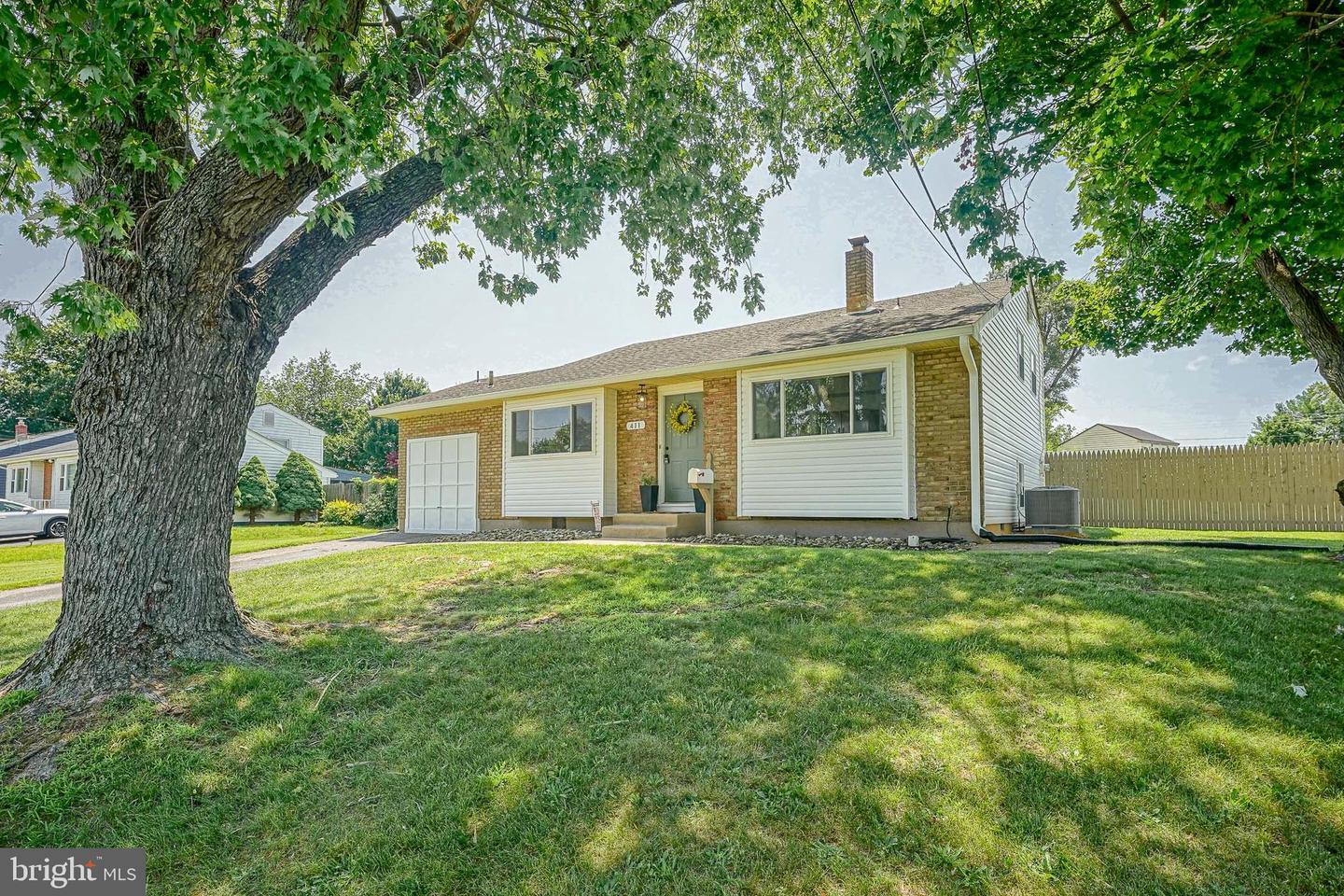 411 Greenview Dr – photo 2