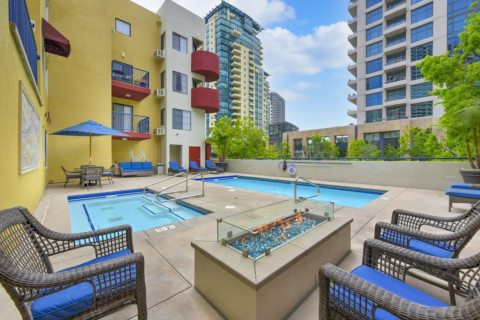 600 Front – photo 4