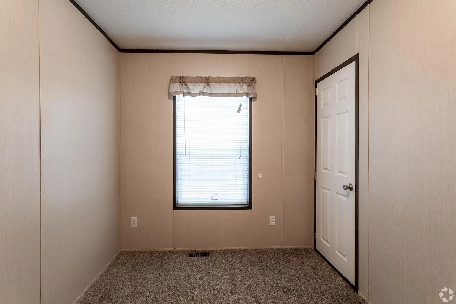 Maple Manor – photo 3