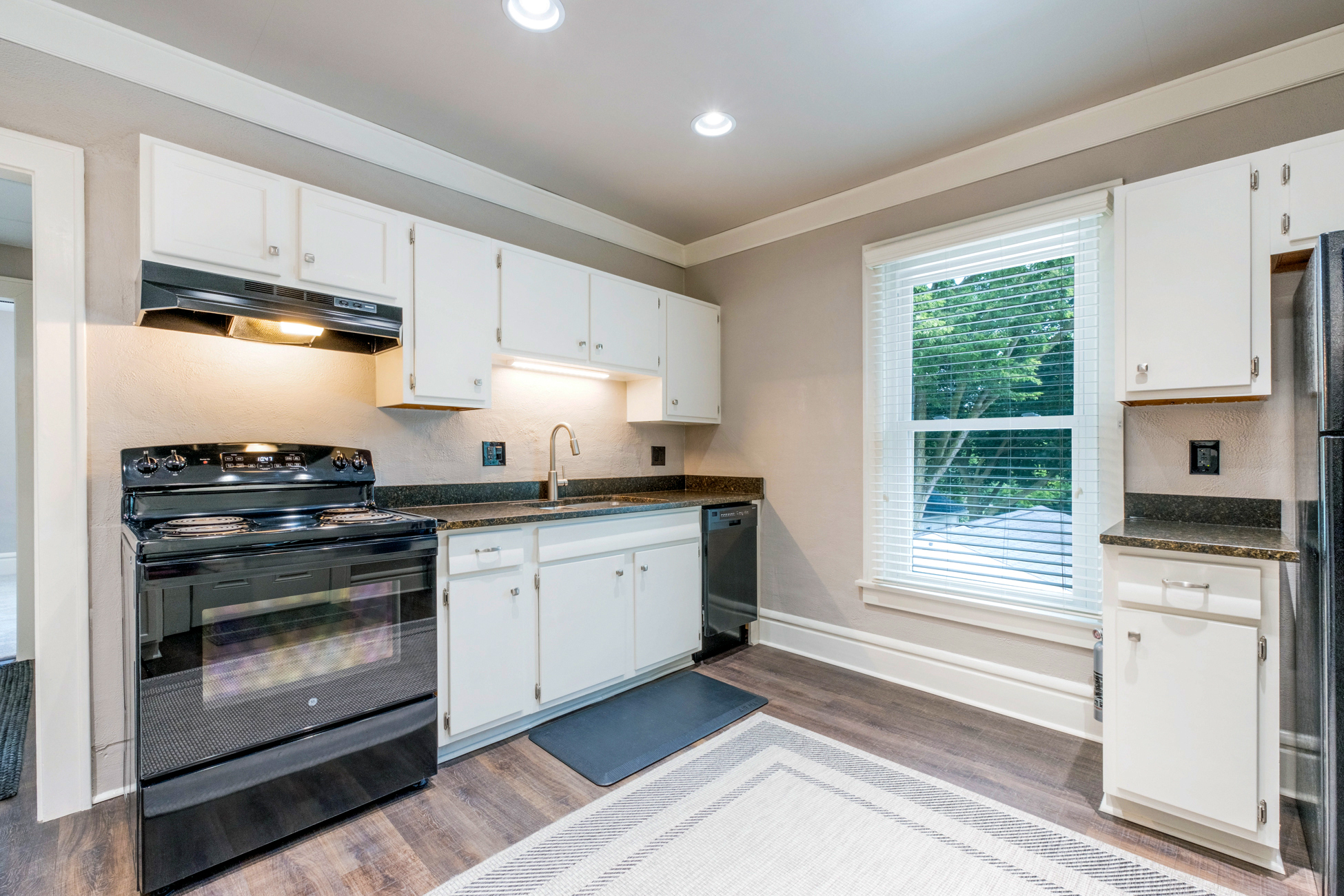 2 E Main St unit Upstairs Duplex – photo 4