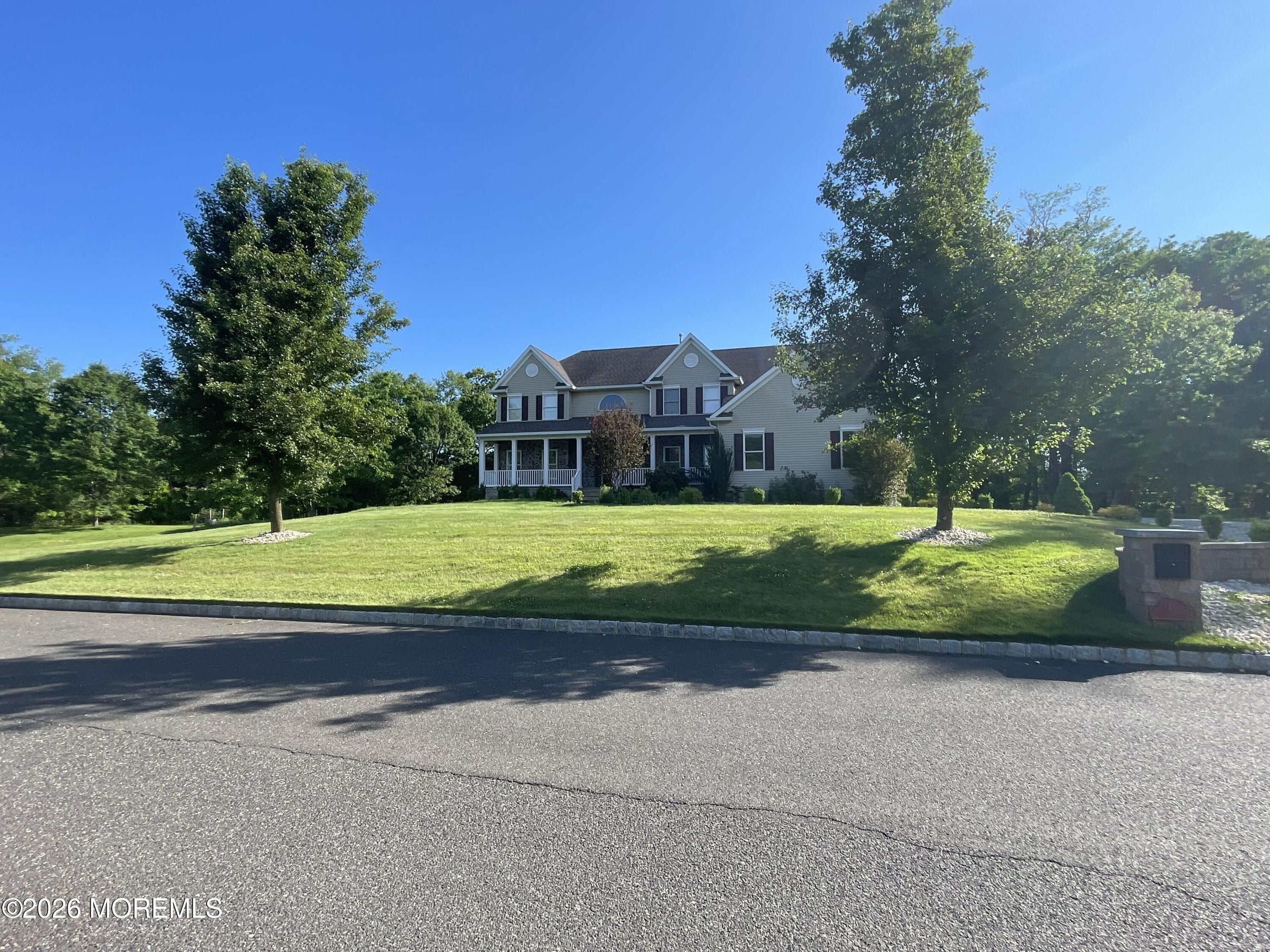 15 Hope Dr – photo 1
