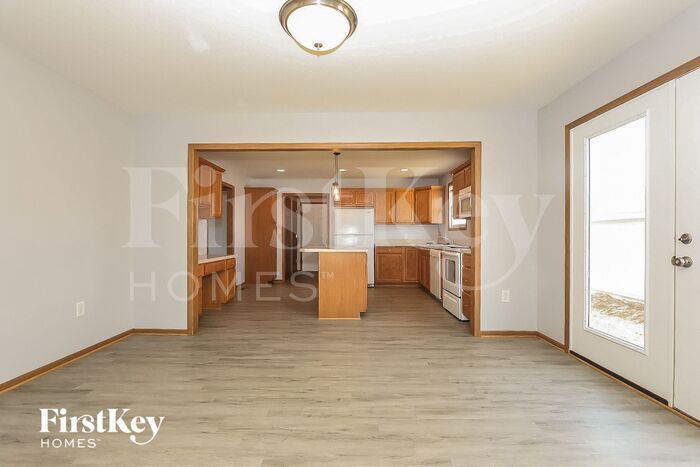 37 Waterman Ave – photo 4