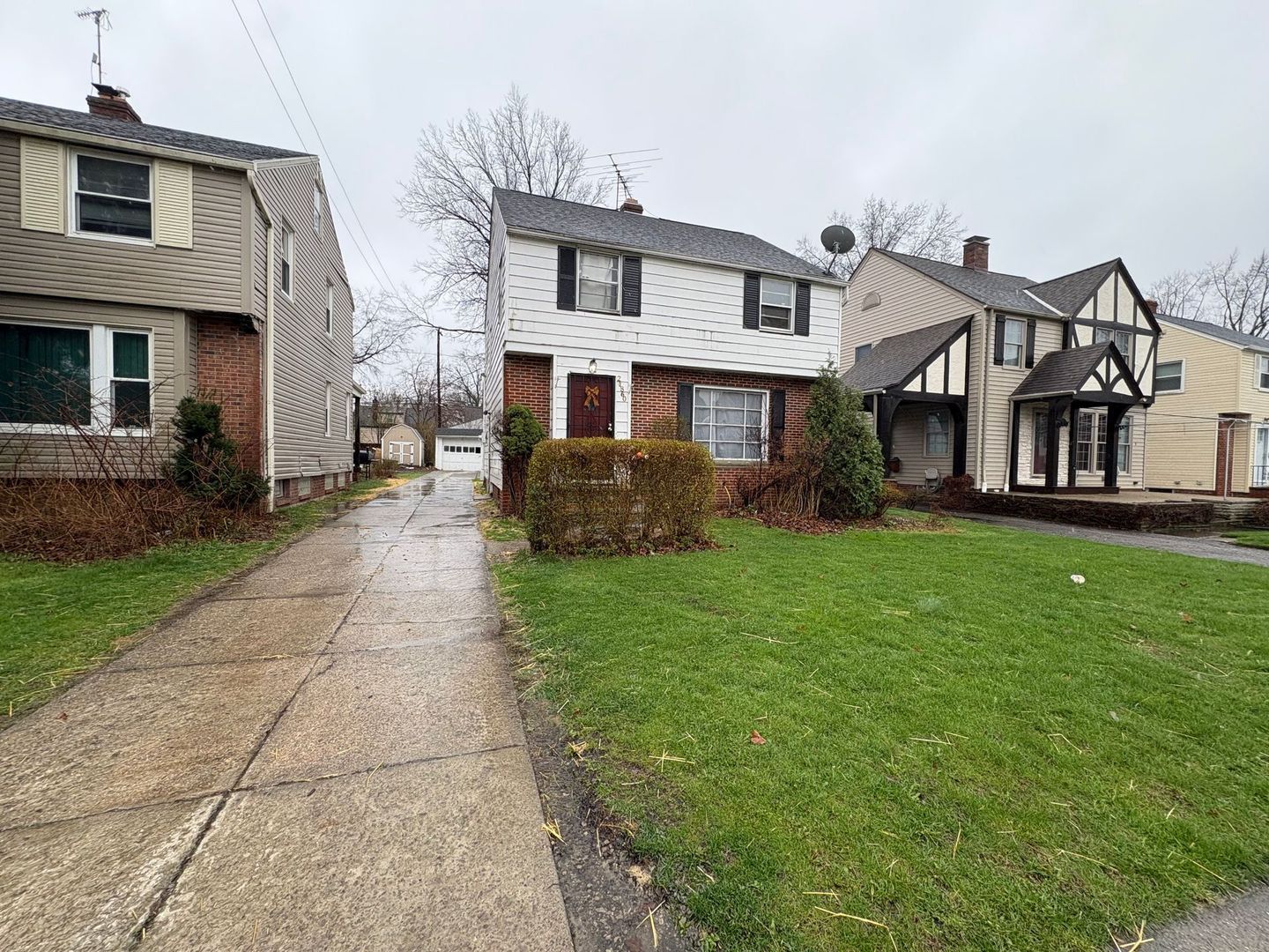 21860 Roberts Ave – photo 1