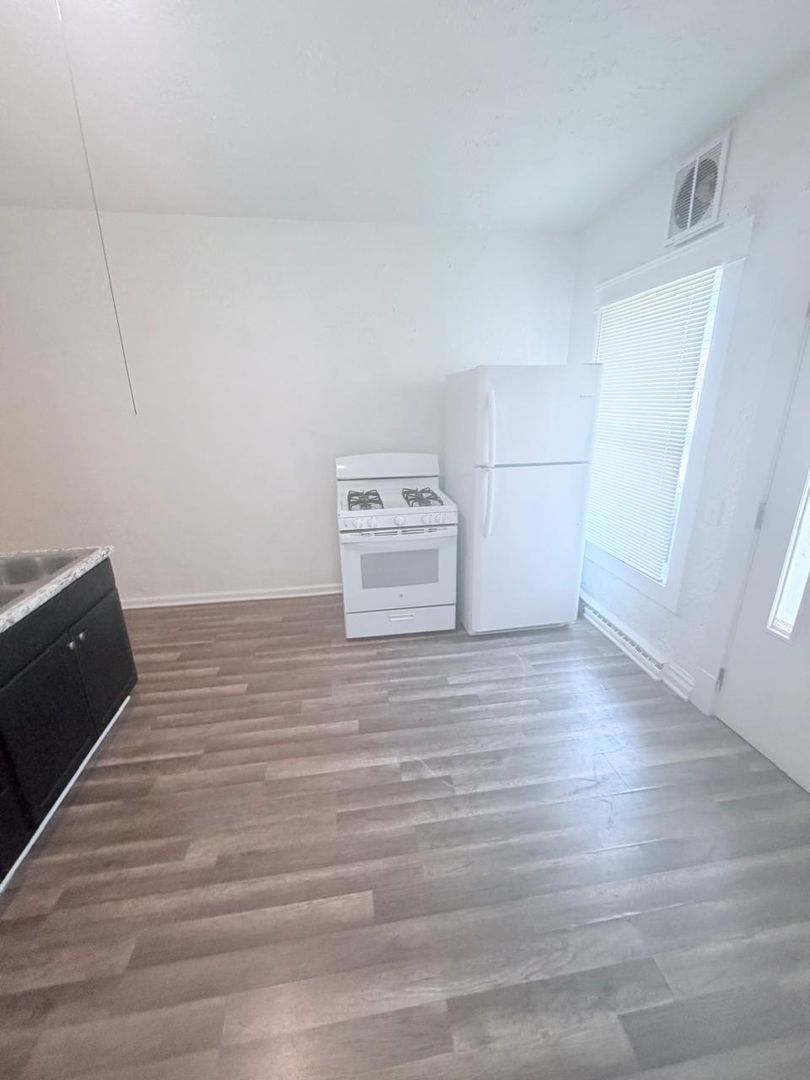 4438 Pearl Rd unit Unit 3 – photo 4