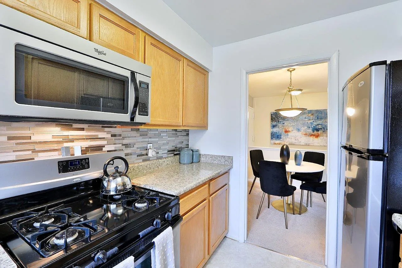 Mount Vernon Square Apartment Homes – photo 2