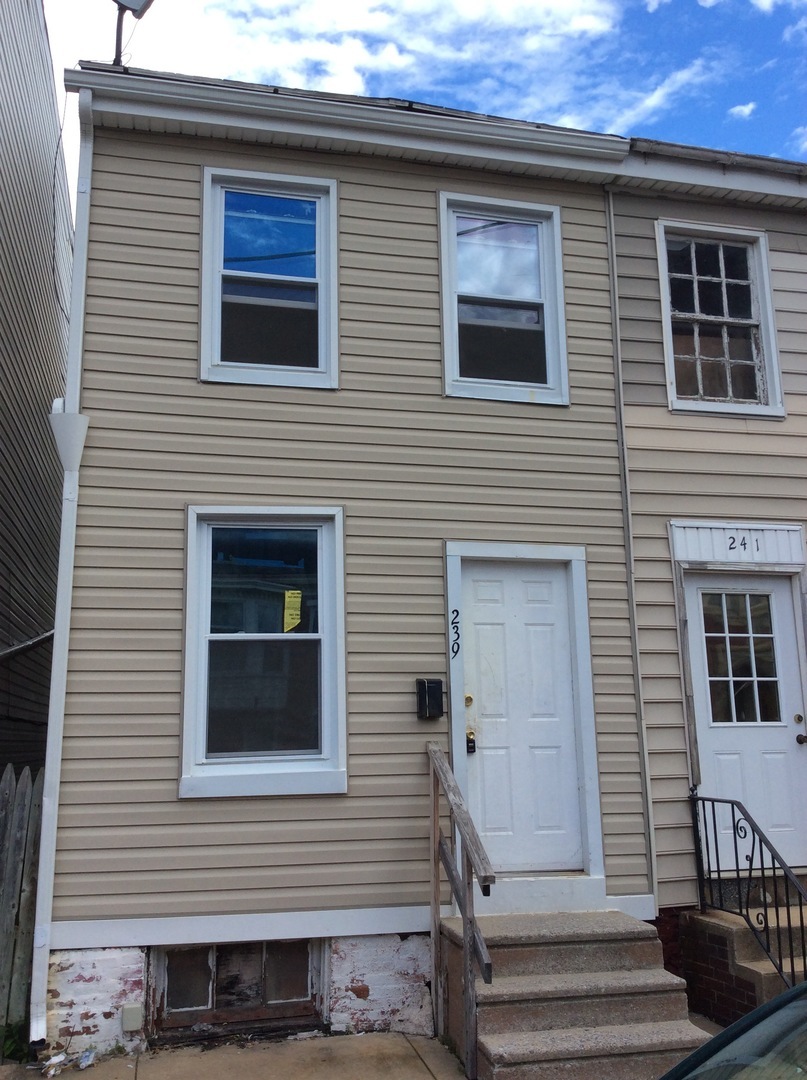 239 S Queen St – photo 1