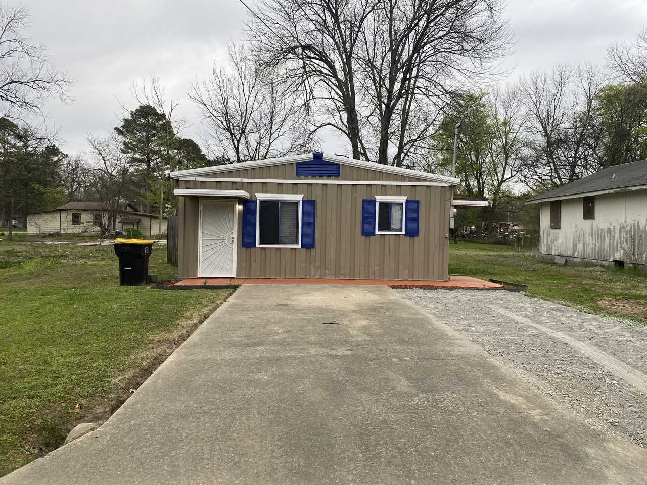 513 SW 3rd St – photo 1