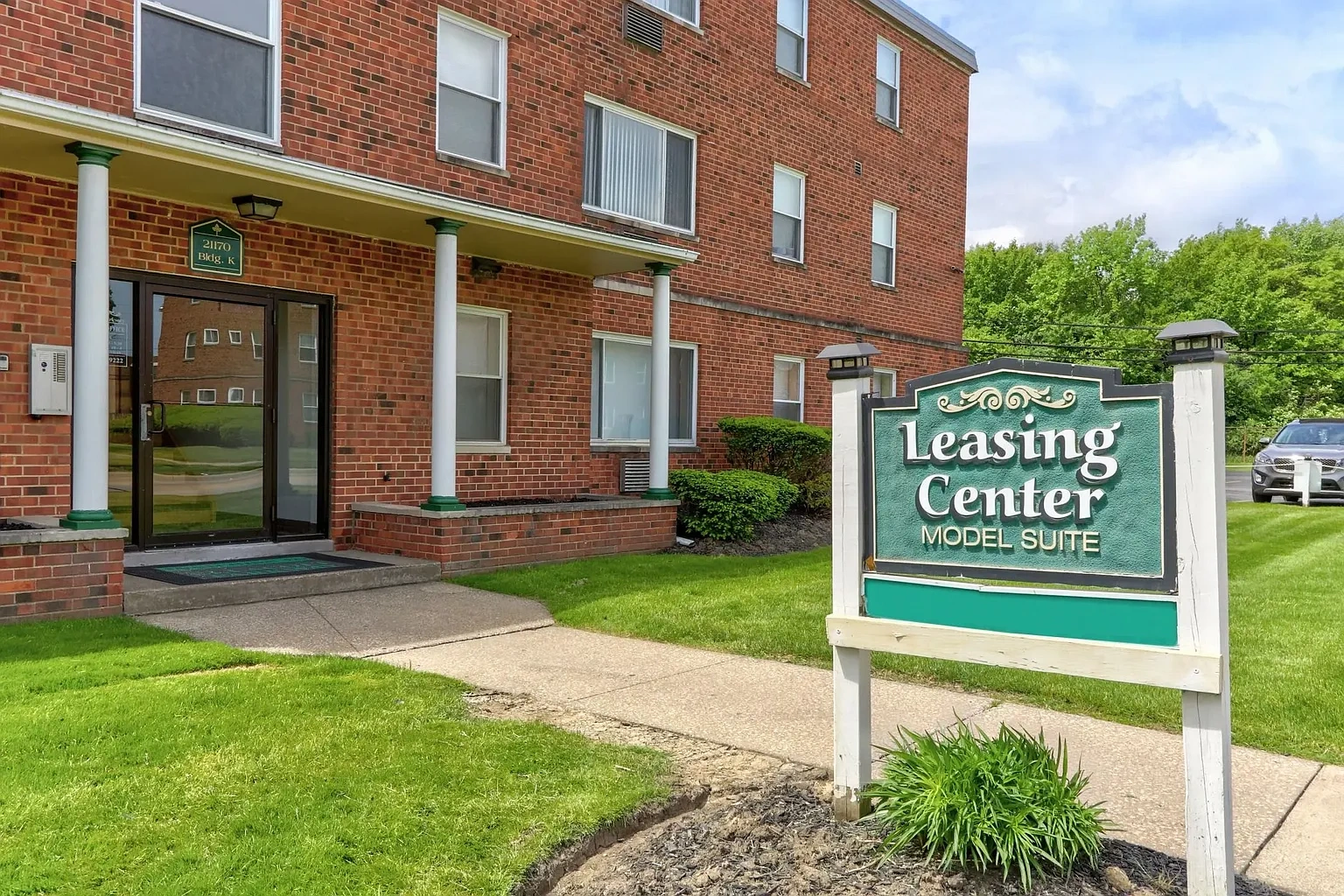 Ellacott Parkway Apartments – photo 2