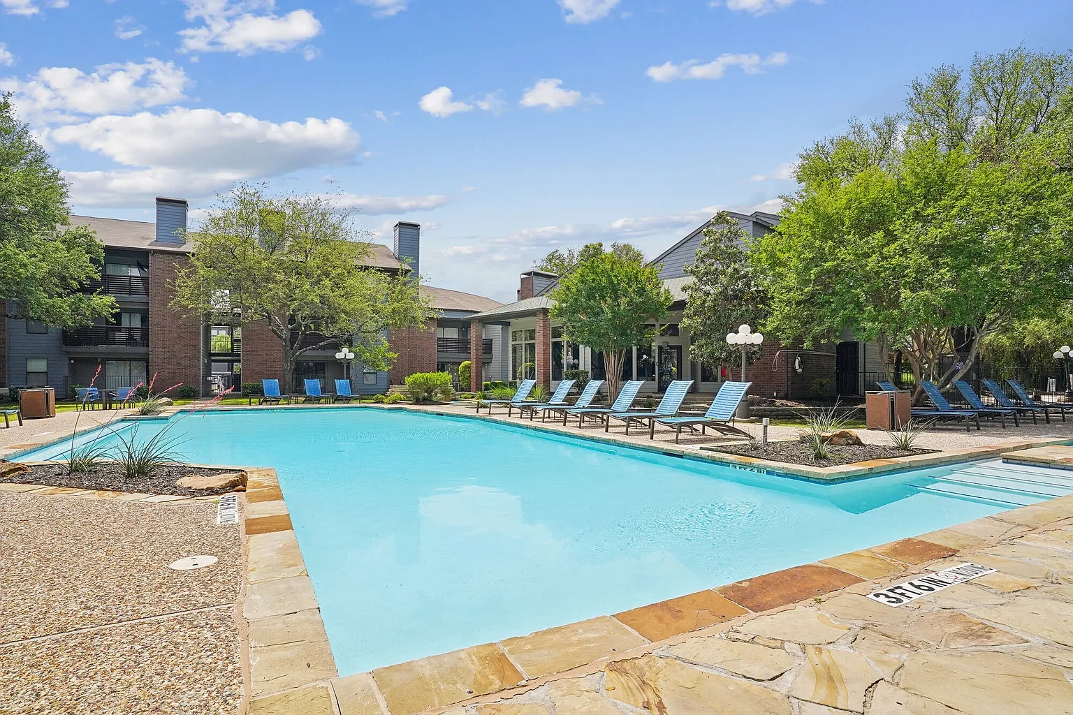 Vantage Point Apartments – photo 2