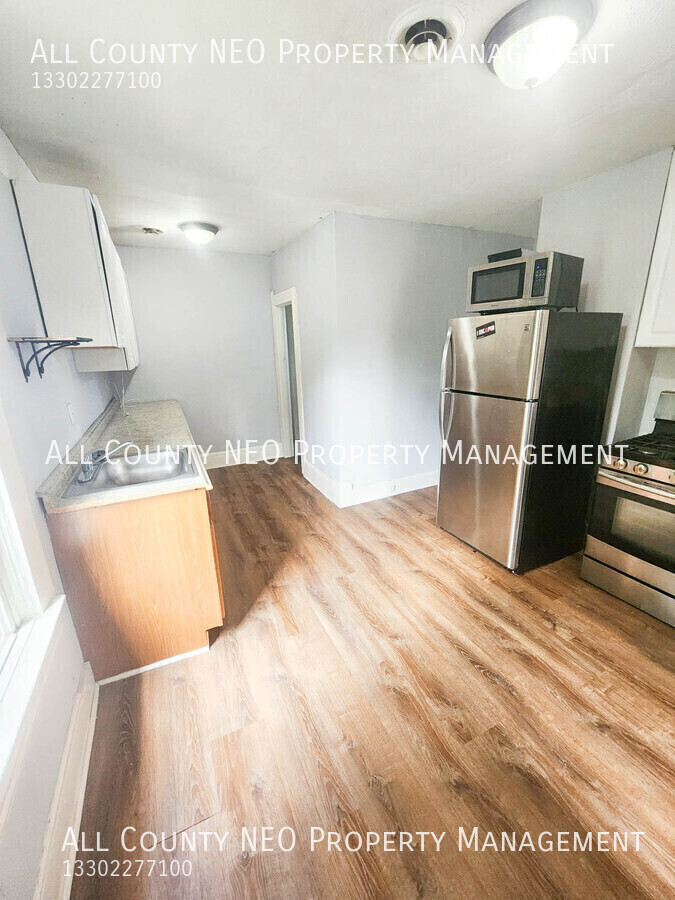 2044 W 44th St – photo 3