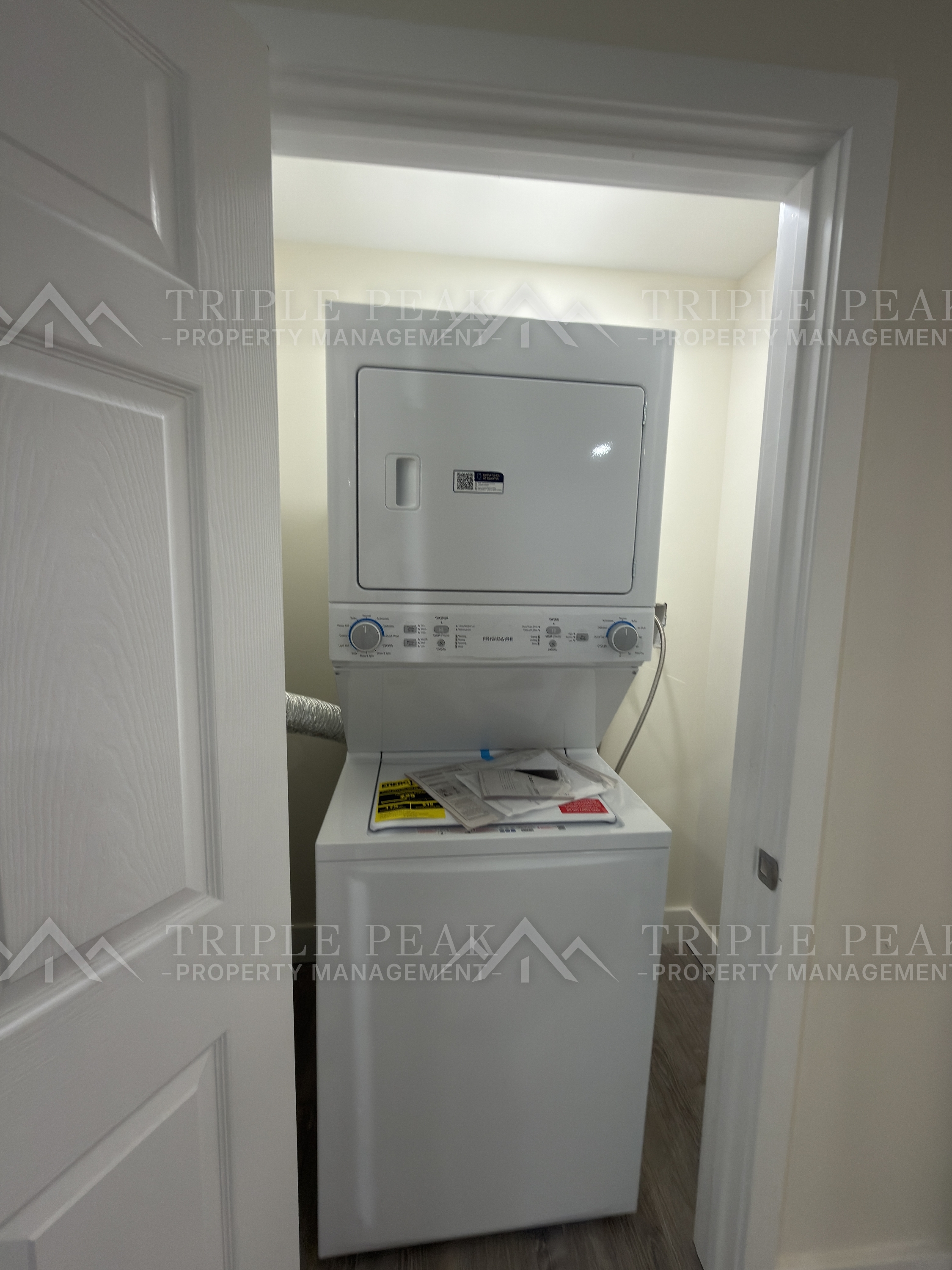 317 E Broad St unit 2 – photo 3
