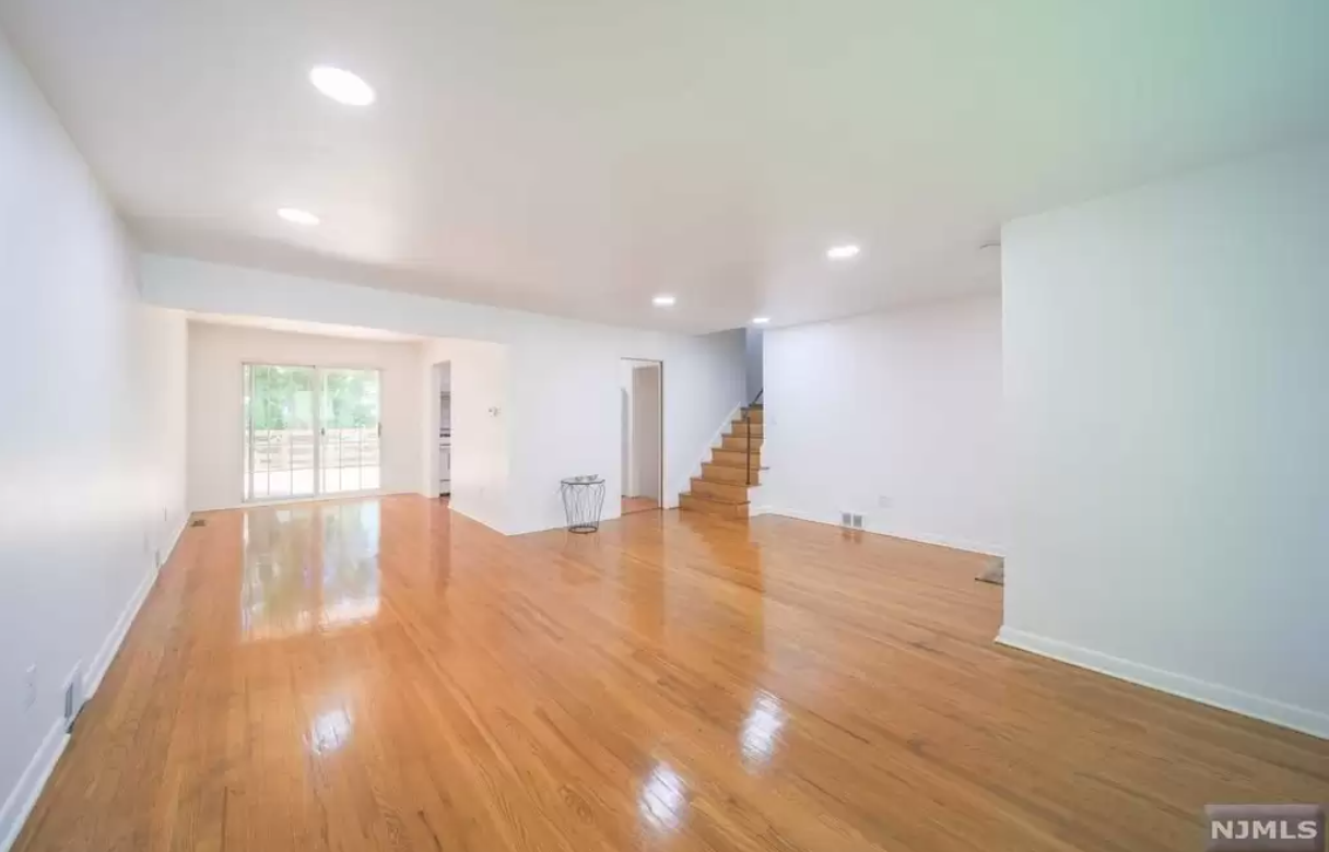 10 Center St – photo 2