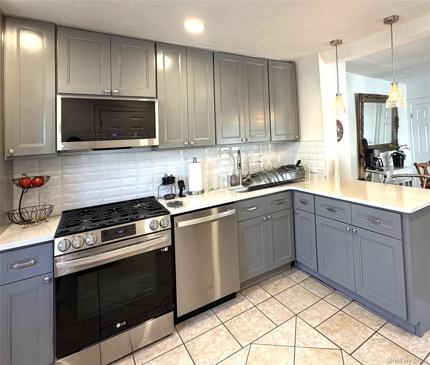 411 Elm St – photo 2