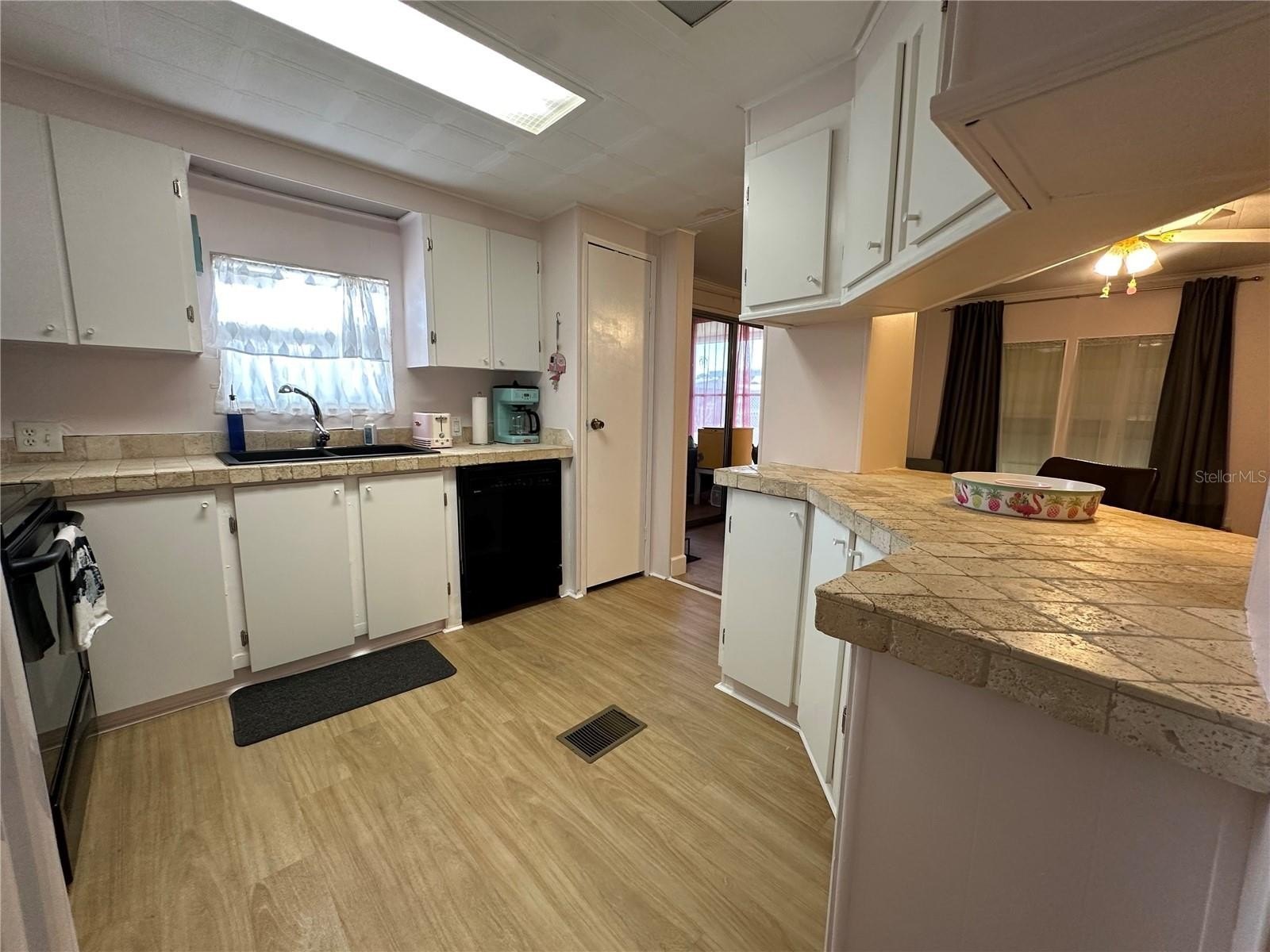 283 Apricot St – photo 3