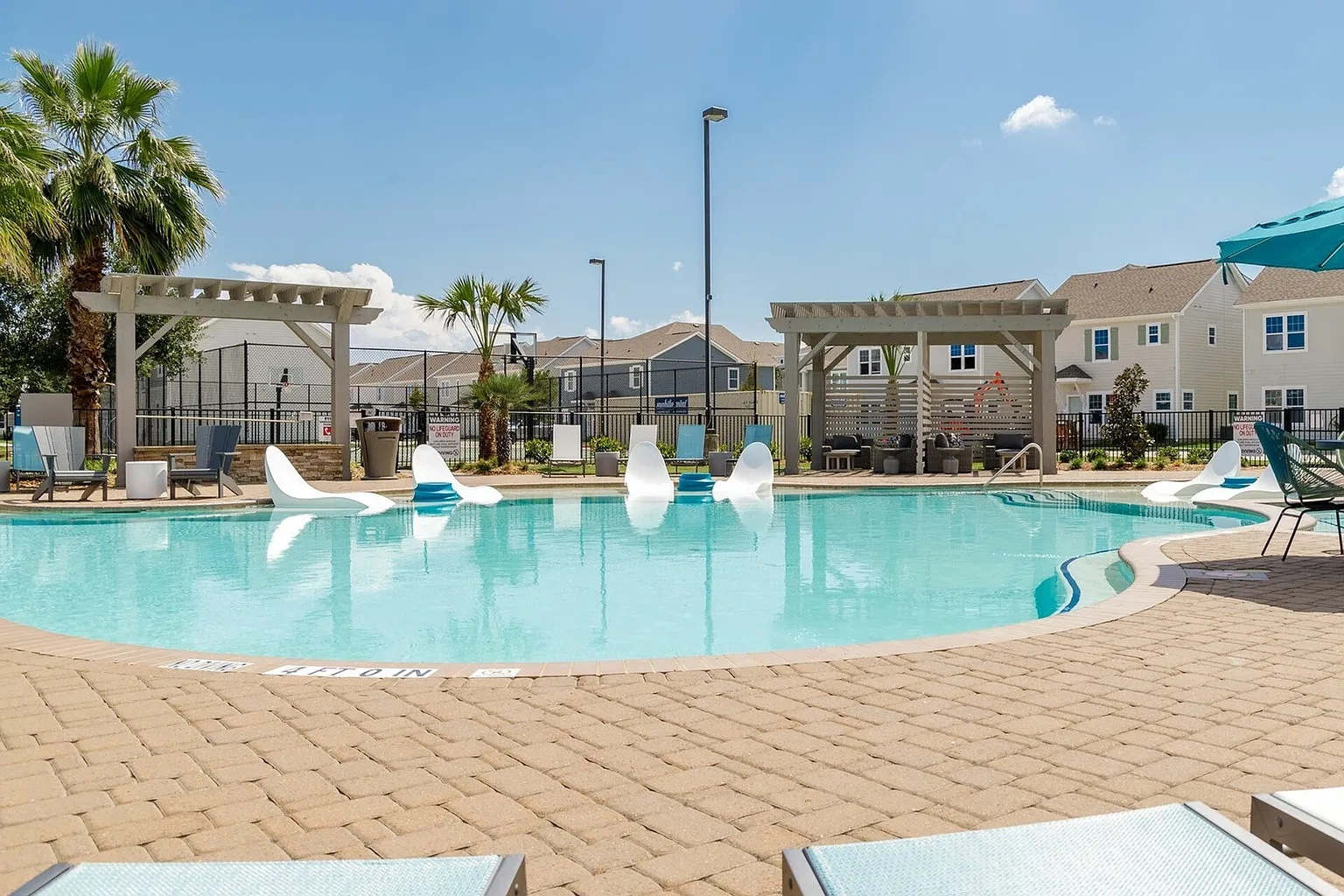 Seaglass Apartments & Townhomes – photo 2