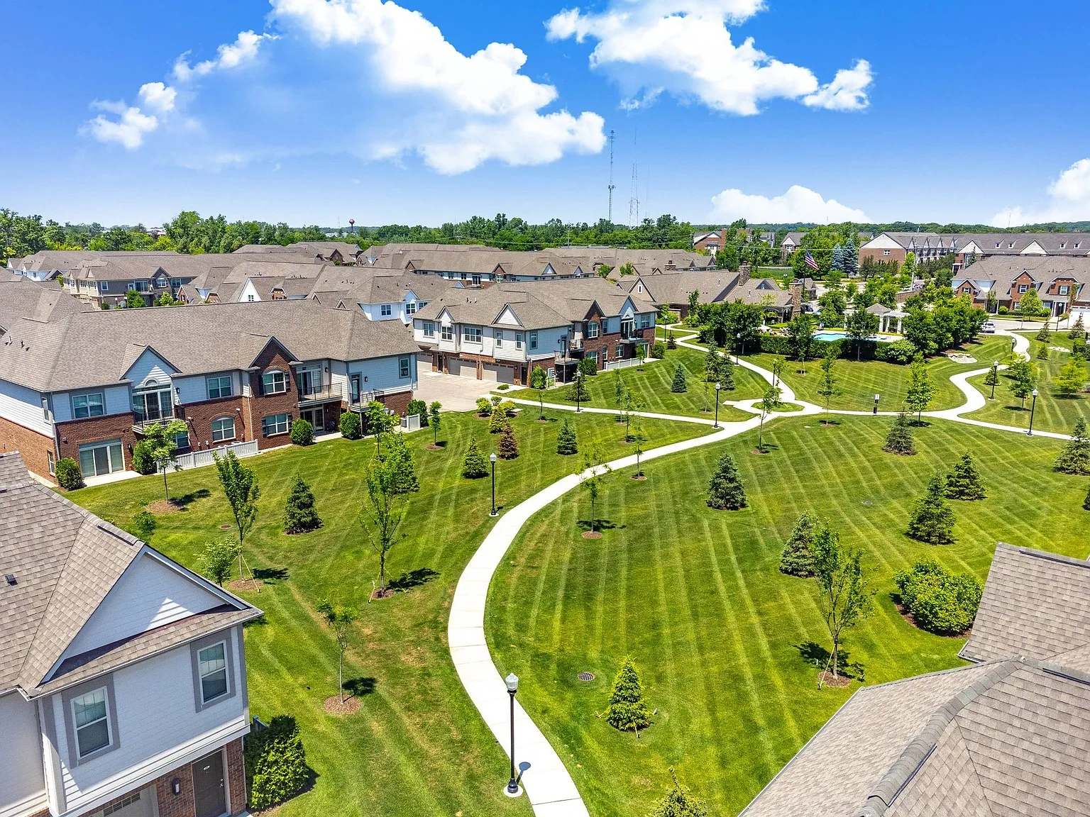 Huntley Manor – photo 1