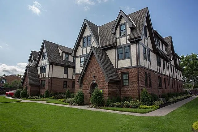 Fairfield Tudor at Bay Shore – photo 3