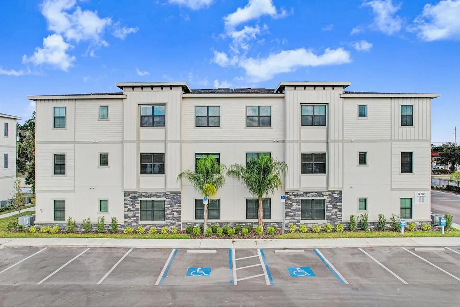 Bridgewater Landing Apartments 55+ Senior Living – photo 2