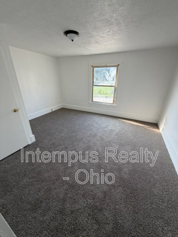 45 Park Ave – photo 2