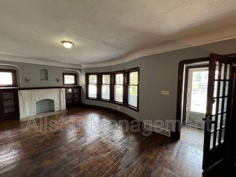 3257 E 139th St – photo 3