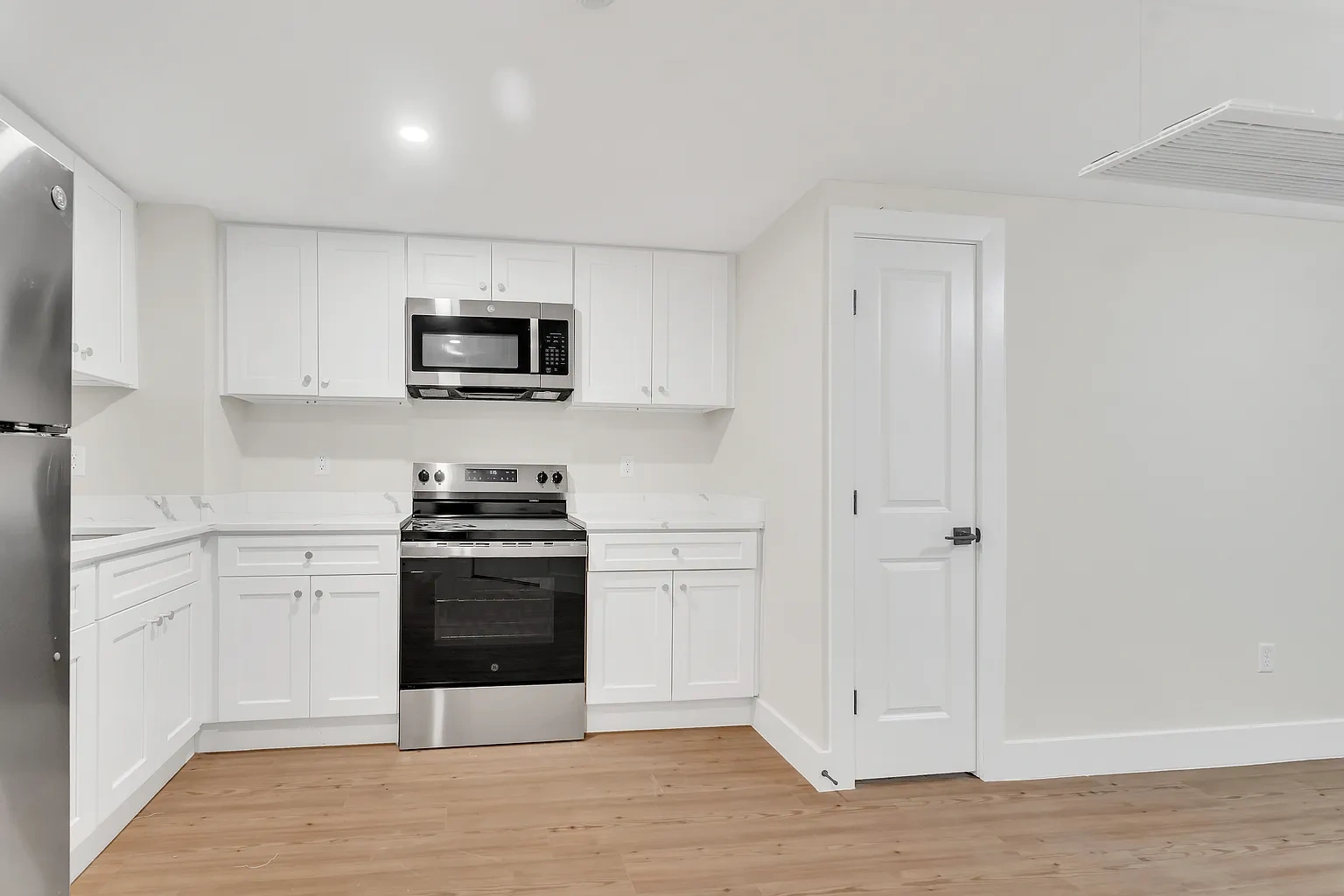472 Main St – photo 2