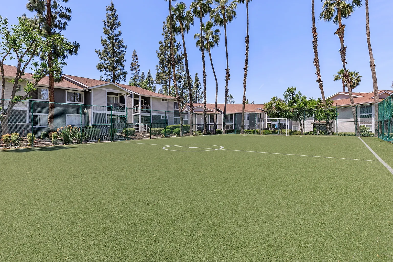 Redlands Lawn and Tennis Club Apartments – photo 2