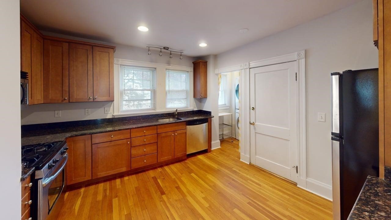 189 Wordsworth St unit 1 – photo 3