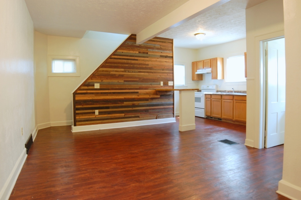 381 Allyn St – photo 4