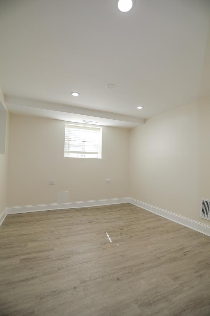 2512 N Southport Ave – photo 5