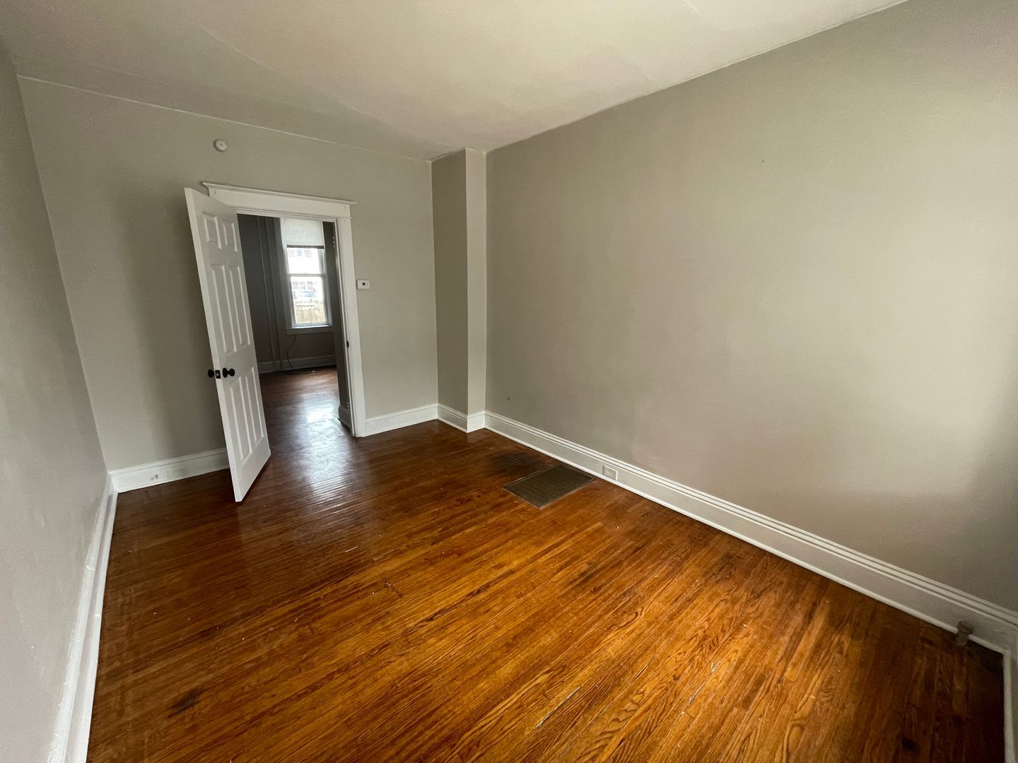 853 Wayne Ave unit Apt 1 – photo 2